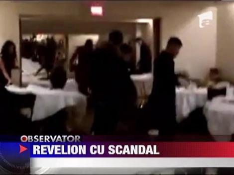 Bataie cu scaune si farfurii in seara de Revelion