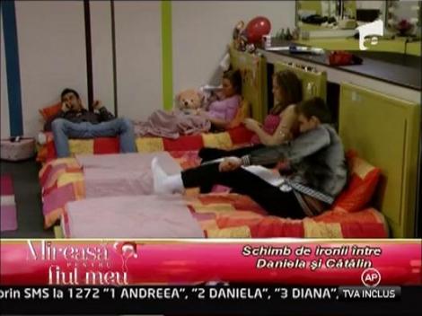 Schimb de ironii intre Daniela si Catalin