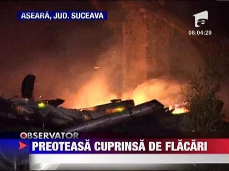 Suceava: Casa parohiala mistuita de flacari