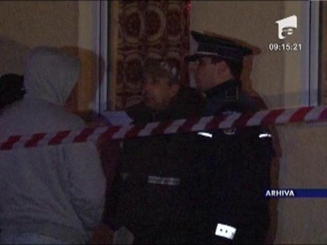 Botosani: Politist in uniforma si cu arma la el, gasit mort la scara unui bloc
