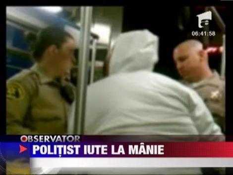 Un politist din Los Angeles a lovit o femeie cu cotul in figura
