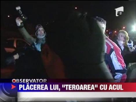 UPDATE / Barbatul care a intepat o femeie in tramvai a fost prins