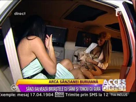 Andreea Tonciu cu cocosul in brate, Sanziana Buruiana cu mielul