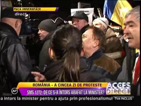 Viorel Lis, insultat si alungat din Piata Universitatii