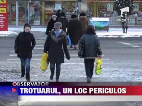 Gheata de pe trotuare provoaca accidente in  Piatra Neamt