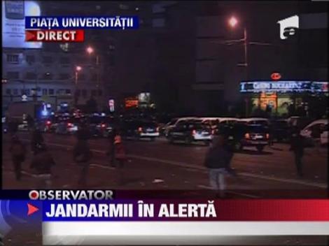 Jandarmii incearca sa degajeze Piata Universitatii!