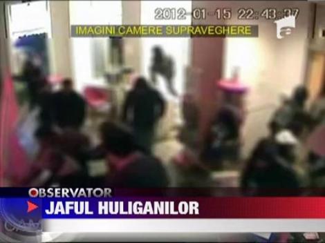 Imagini incredibile cu spargerea unui magazin in timpul protestelor din noaptea de 15 ianuarie