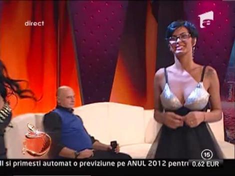 Meena K - Everybody on the floor