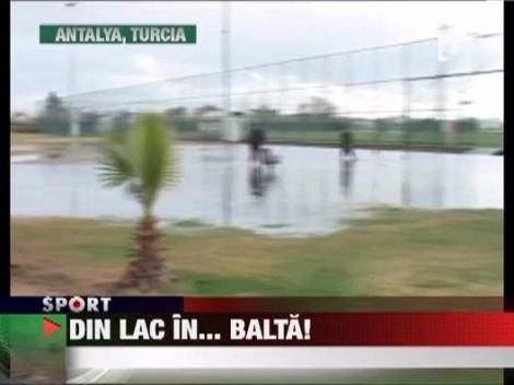 Ploile au dat peste cap programul Nationalei