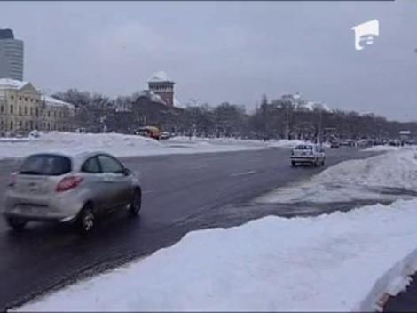 Oprescu scoate toate utilajele de dezapezire pe strada