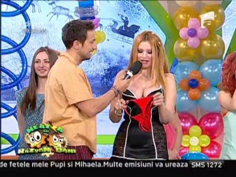 Madonna de Romania primeste chiloti