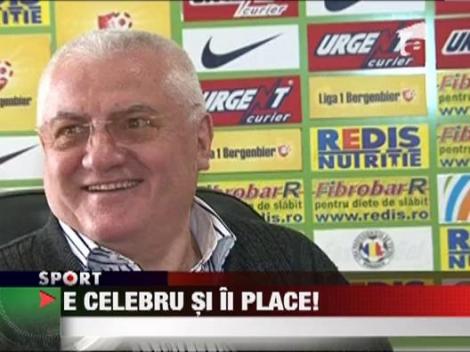 Dragomir da autografe si in trafic