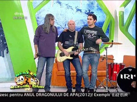 Iris canta pe partia Kalinderu din Busteni