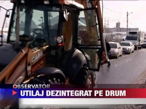 Trafic blocat din cauza unui utilaj de deszapezire