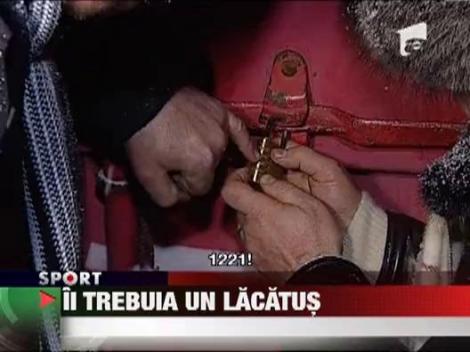 Gigi Becali a avut probleme mai mari cu un lacat decat cu zapada din Vrancea!