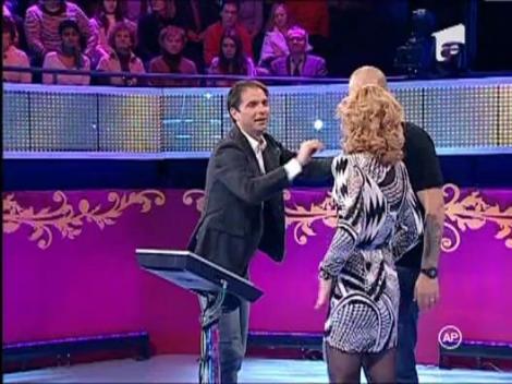 Randul 6: CRBL si sotia lui, Elena vs blonde