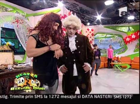 Dani, comparat cu Mihaela Radulescu din cauza costumatiei