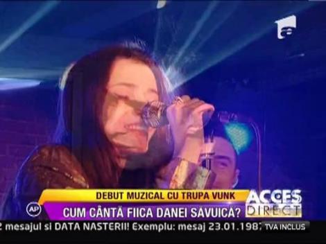 Julie, fiica Danei Savuica, s-a lansat in muzica!