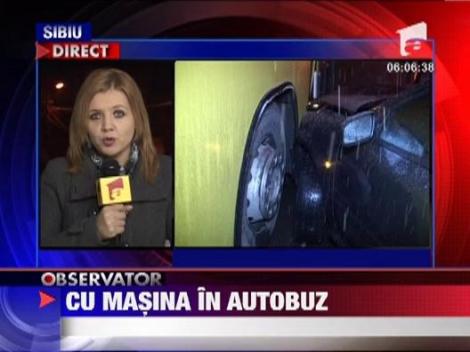 Sibiu: Un sofer rupt de beat a intrat cu masina intr-un autobuz