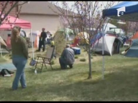 La coada, cu cortul, pentru inscrierea la gradinita