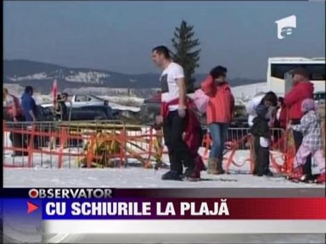 Cu schiurile la plaja