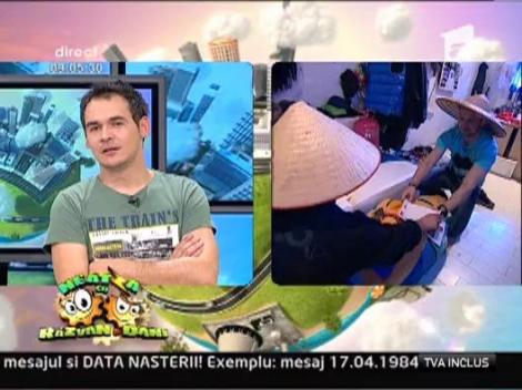 Dani trage dintr-o butelie cu heliu