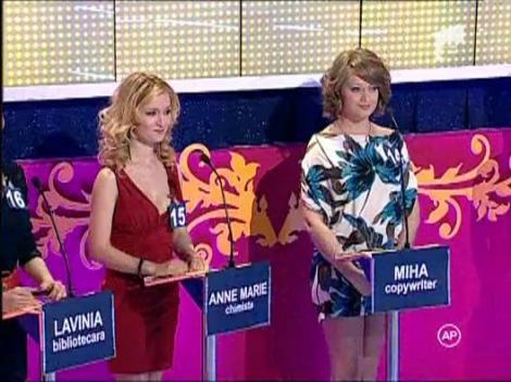 Cum se numeste pasarea asemanatoare berzei, cu gatul si picioarele lungi?