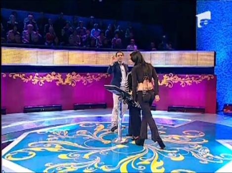 Randul 1:  Marioara si Oana Zavoranu  vs. blonde