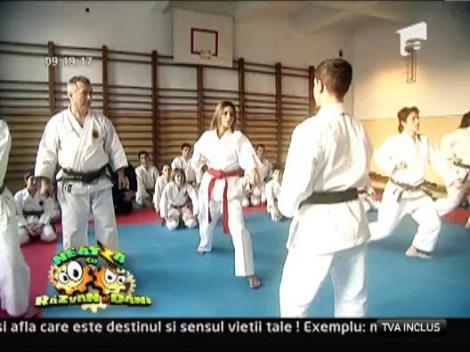 Roxana Vancea ia lectii de karate pentru a nu avea probleme la dus