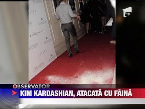 Starleta americana Kim Kardashian, bombardata cu faina