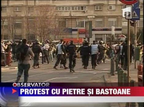 Bataie intre suporteri si jandarmi, in Piata Victoriei