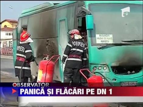 Un autocar plin cu pasageri a luat foc pe DN1