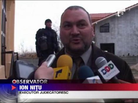Scandal cu mascati si jandarmi la o biserica din Ialomita