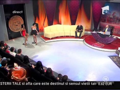 Daiela Crudu, cu rochia cat o palma de scurta