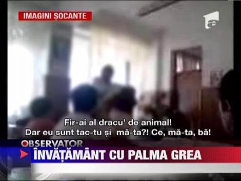 SOCANT!!! Un profesor din Bacau isi bate elevii in fata clasei