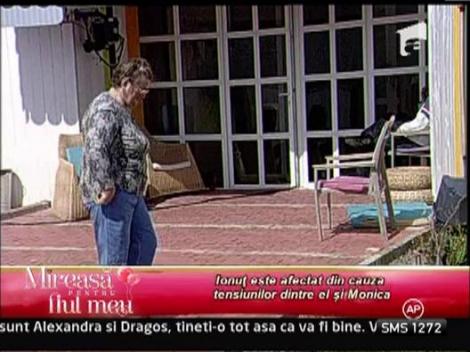 Monica si Ionut se tachineaza