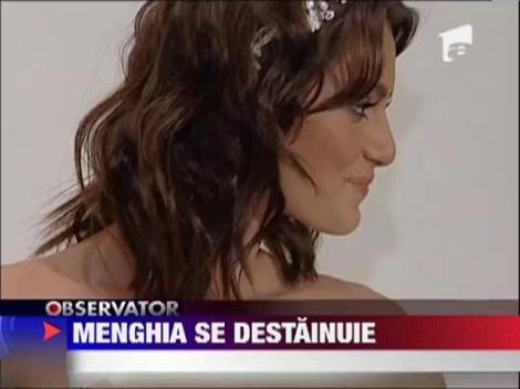 Catrinel Menghia se destainuie