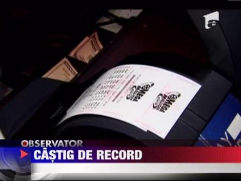 3 americani au castigat 640 de milioane de dolari la Loto!