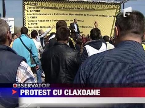 UPDATE / Taximetristii au iesit in strada si au blocat zona Izvor