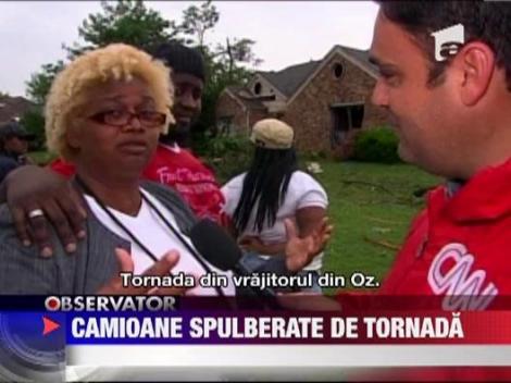 Zeci de camioane ridicate in aer de tornada