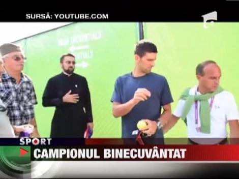 Novak Djokovic binecuvant de un preot