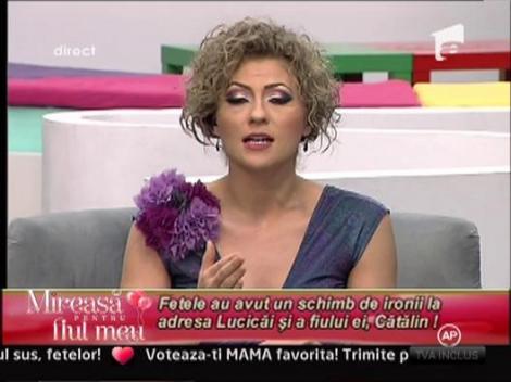 Fetele se amuza pe seama lui Catalin, fiul Lucicai