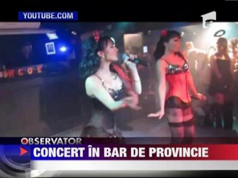 Cheeky Girls, concert intr-un bar de provincie