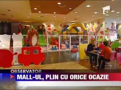 UPDATE / Bucurestenii au dat buzna la mall