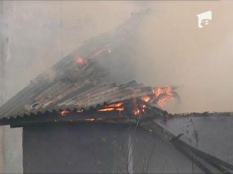 Incendiu la un depozit al unei foste exploatari miniere