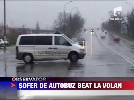 Sofer de autobuz beat la volan