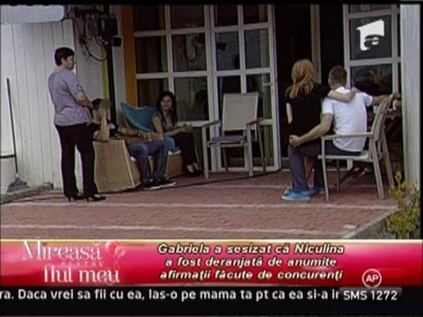 Mariana isi ia la revedere de la concurenti