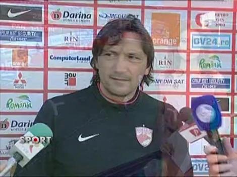 Dinamovist in rosu si albastru