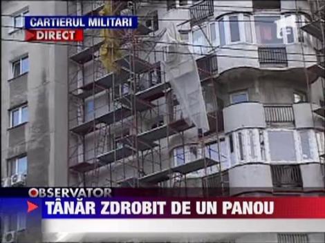 Tanar zdrobit de un panou