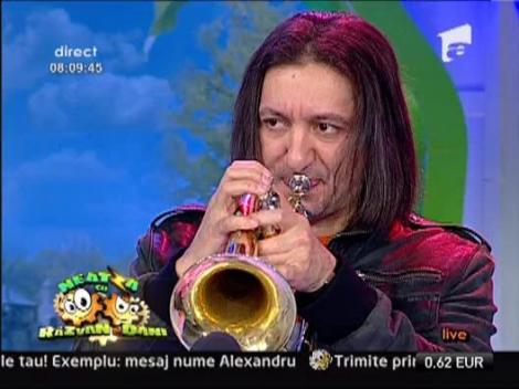 Emil Bizga canta live la Neatza